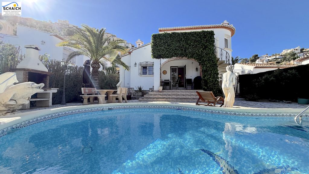 A magnificent property with excellent features awaits you