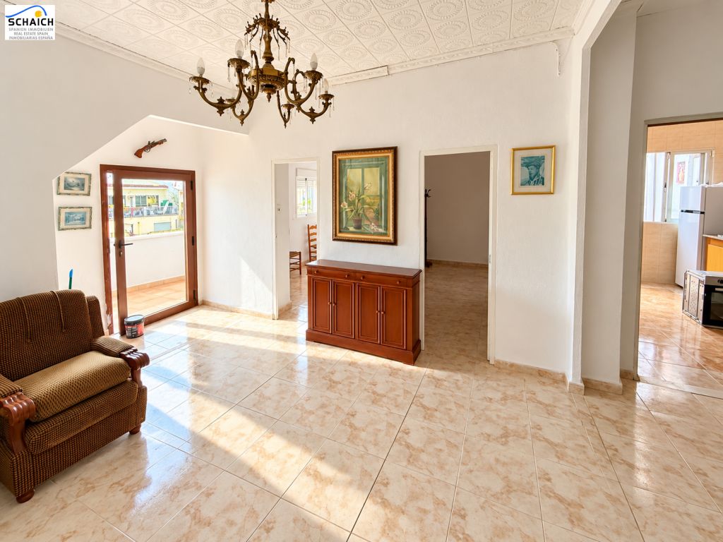 Traditional village house located in the centre of Pego, with all everyday amenities within easy walking distance