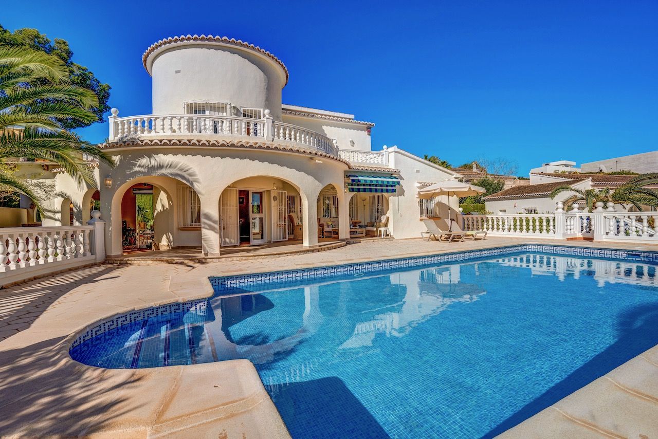 Villa for Sale in Pinar del Advocat Moraira