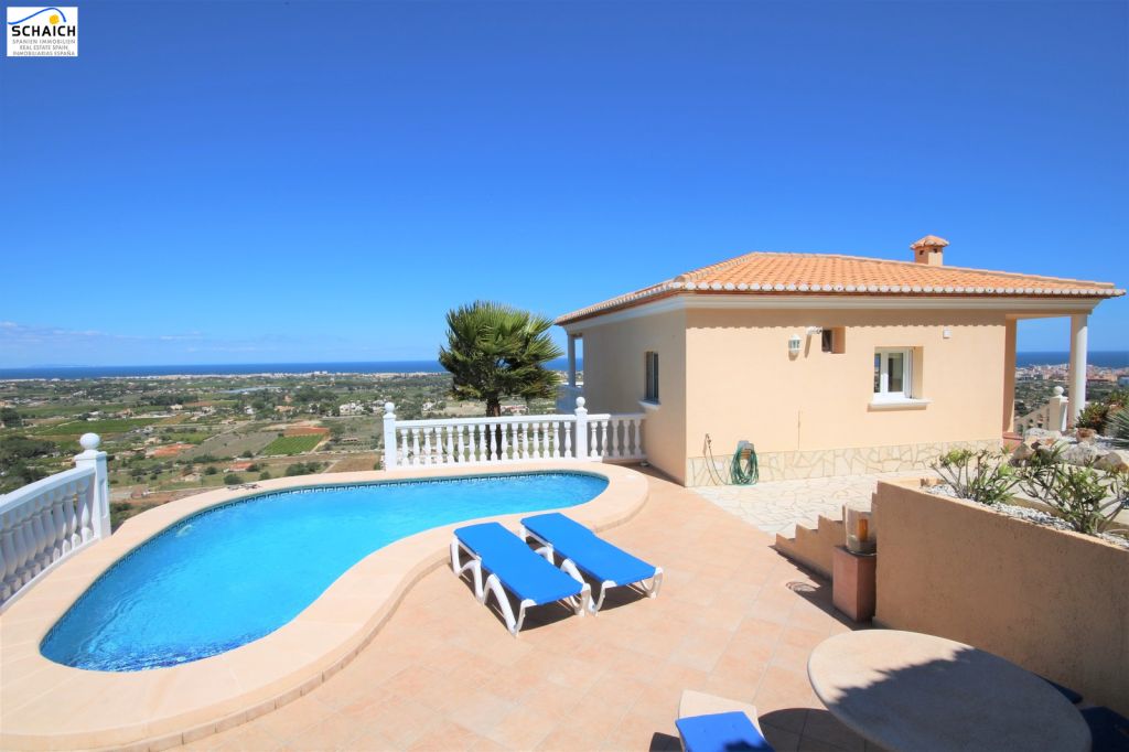 This cosy villa is situated in the location 
